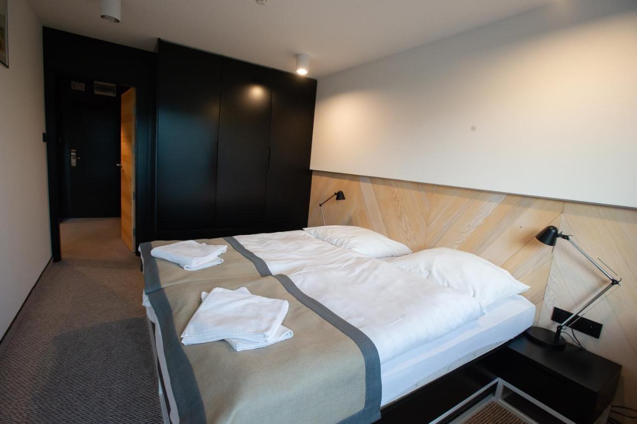 Hotel Zagron ชเจอร์ค ภายนอก รูปภาพ